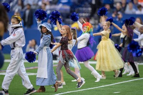 Indianapolis Colts Junior Cheerleaders' Halloween performance