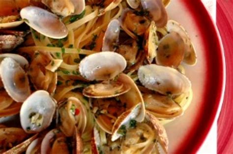 LINGUINE WITH RED CLAM SAUCE Recipe