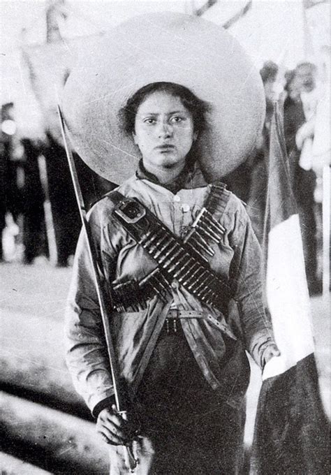 La señorita que sale en esta foto tomada en 1913 es Adela Velarde Pérez