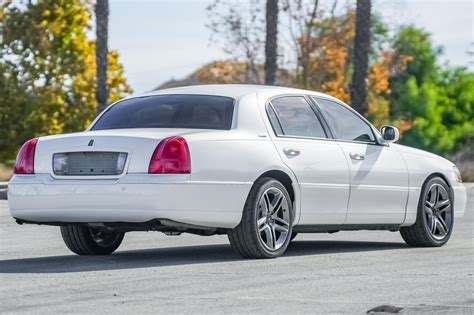 2003 Lincoln Town Car Interior