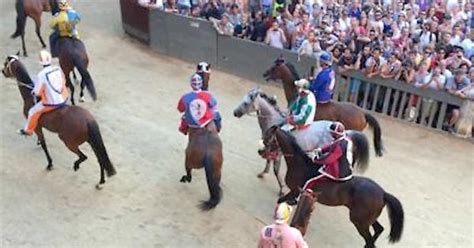 Palio Di Siena Vince La Contrada Della Torre Il Roma