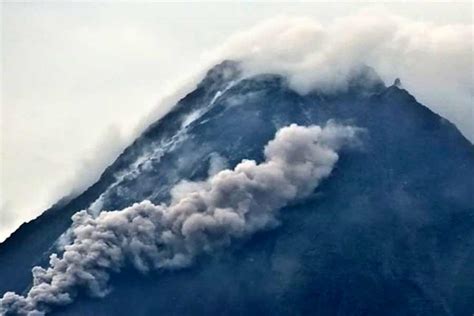 Gunung Merapi Luncurkan Awan Panas Dua Kali Guguran Jarak Luncurnya