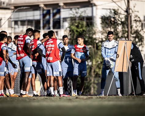 dúvida no meio campo Odair faz trabalho tático de olho no Corinthians