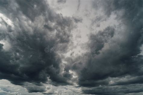 Nuvens De Tempestade Dram Ticas Do Trov O No C U Escuro Imagem De Stock