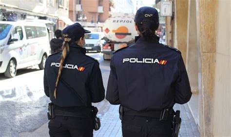 Detienen A Un Hombre En Valencia Tras Encerrar A Su Mujer En El Balc N