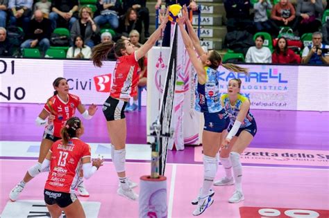 Pallavolo A F Cuneo Cede Alla Capolista Nel Giorno Del Debutto Di