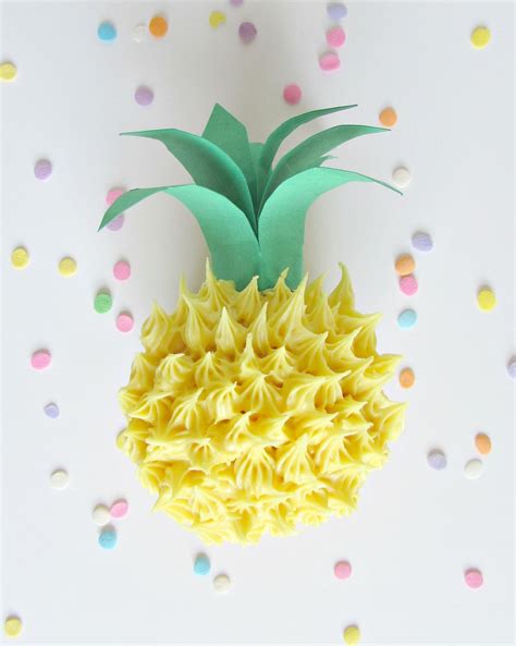 Super Cute Summer Party Idea Cupcake That Looks Like A Pineapple