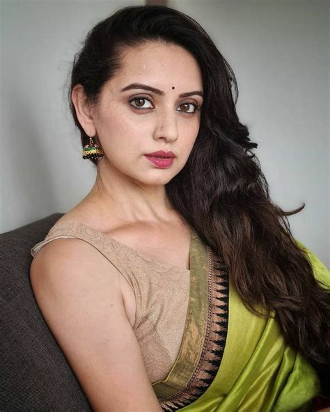 Shruti Marathe Hot And Beautiful Wallpapers