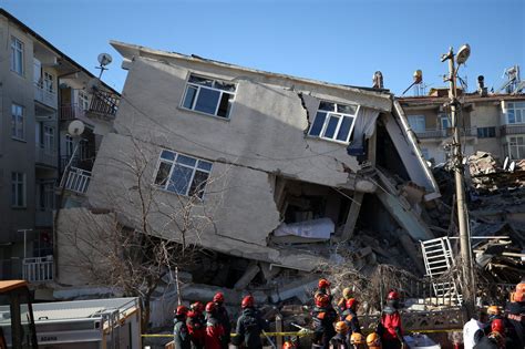 Turkey Quake Kills At Least 22 Rescuers Dig For Survivors Middle