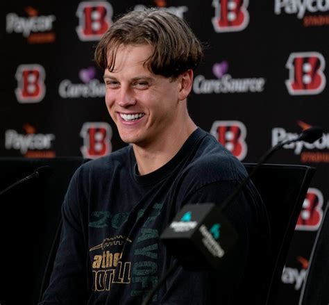 Bengals Qb Joe Burrow Signs His Record Nfl Contract National Football