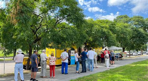 Unidad Sanitaria Itinerante M S De Vecinos Fueron Atendidos