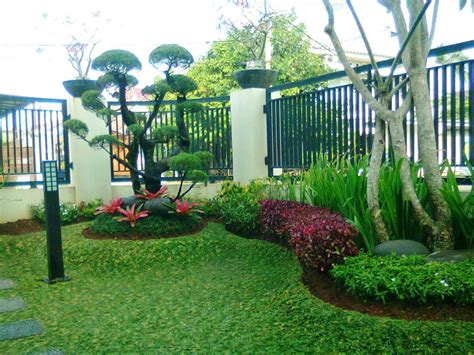taman minimalis modern depan rumah dalchaebi