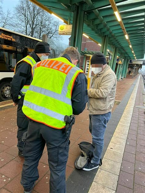 Polizei Kontrolliert Im Landkreis Stade Einhaltung Der Corona Regeln