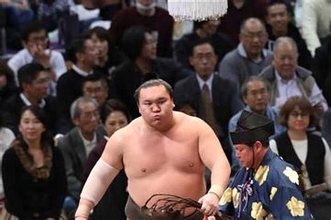 白鵬、日本人初v！通算43度目 常勝横綱が心新たに第一歩／九州場所（12ページ） サンスポ