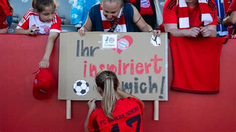 Im Video Das Fan Fest Beim Letzten Heimspiel Der FC Bayern Frauen