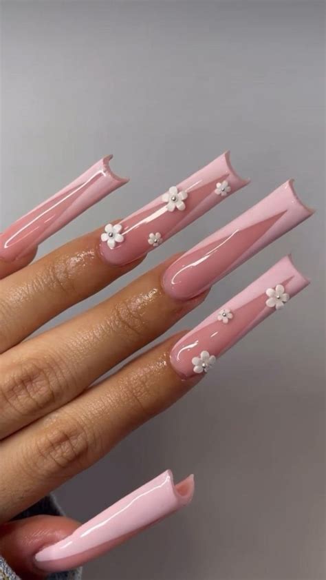 Pin Tillagd Av Leyna P Pink Nails Naglar Pins