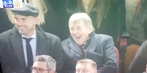 Kenny Dalglish Can T Stop Laughing As He Watches United Humiliation