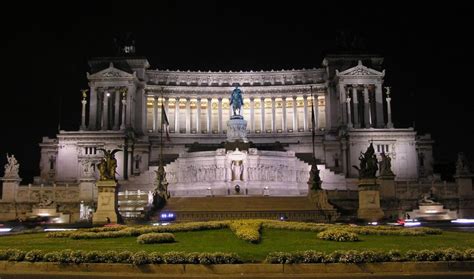 Visita Nocturna A Pie Por Roma Getyourguide