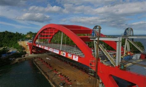 Menteri PUPR Pelengkung Jembatan Holtekam Terpanjang Di Indonesia