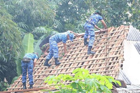 Prajurit Tni Perbaiki Rumah Dan Musala Rusak Akibat Gempa Bantul