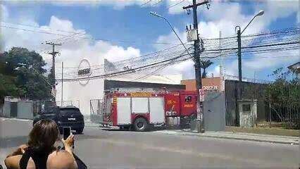 Incêndio atinge academia e poste de eletricidade no Recife VÍDEO