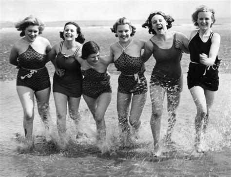 Before Bikini Era 36 Vintage Photos Of Female Swimsuits In The 1930s ~ Vintage Everyday