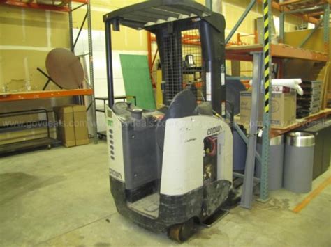 Crown RR5220 35 Narrow Aisle Electric Stand Up Rider 3500lb Reach Truck