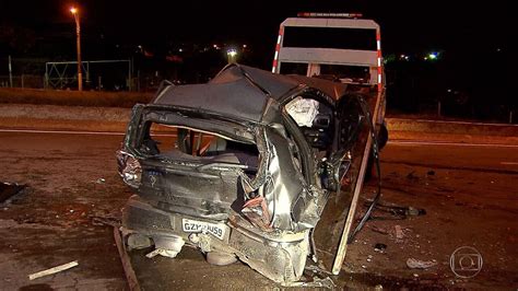 Veículos se envolvem em acidente no Anel Rodoviário em Belo Horizonte