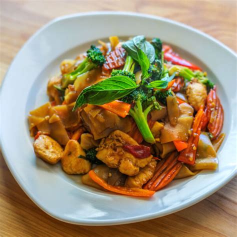 Make Pad Khee Mao Thai Spicy Drunken Noodles Online Class And Kit