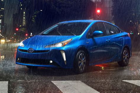 Toyota Prius é Revelado Com Novo Visual E Quatro Rodas