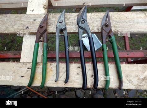 Roofertinsmithcuttingcutting Outspecial Scissorscraftholedrain