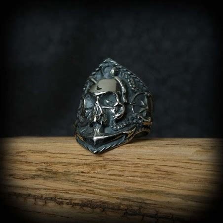 Bague crâne marin ancre et décor marin tête de mort rock métal