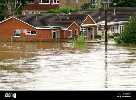 Flood house fotografías e imágenes de alta resolución Alamy