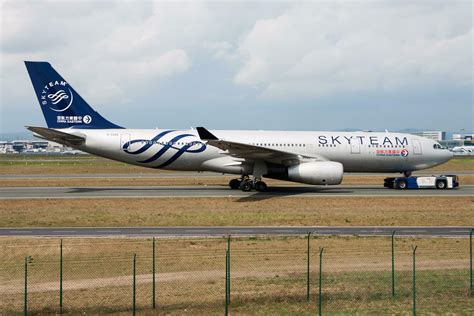 Skyteam China Eastern Airbus A B Passenger Plane Taxiing At