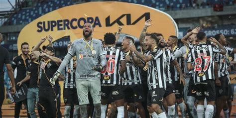 Galo Vence O Flamengo Nos P Naltis E Garante O T Tulo Da Supercopa Do