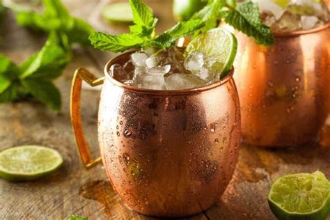 Cómo hacer bebida Moscow Mule Receta tradicional y Variaciones