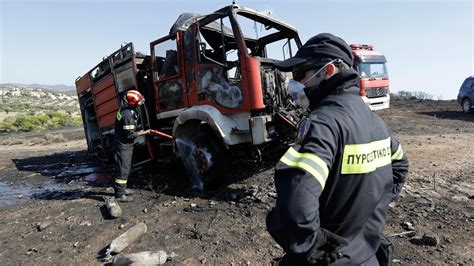 Photo Bantu Padamkan Kebakaran Mobil Damkar Malah Ikut Ludes Terbakar