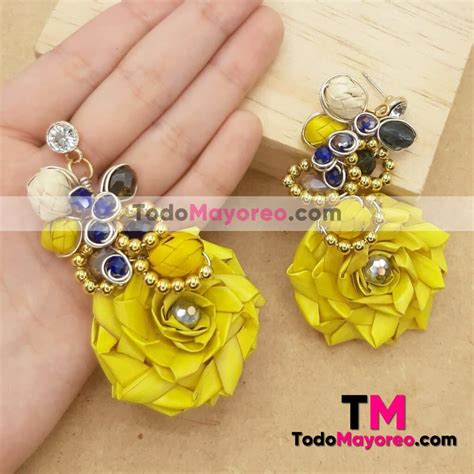 As Par De Aretes Hechos A Mano Artesanales Color Amarillo Con