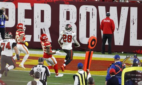 WATCH: Leonard Fourette touchdown extends Bucs lead in Super Bowl