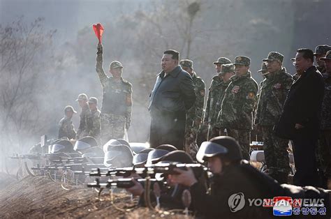 金正恩视察作战训练基地 韩联社