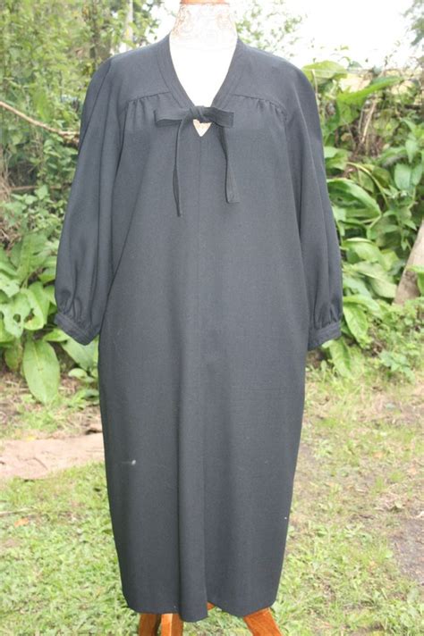 Vintage 70s Black Crepe Pussy Bow Dress Size 16 18 Gem