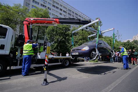 Mare atenție șoferi În acest oraș din România mașinile parcate