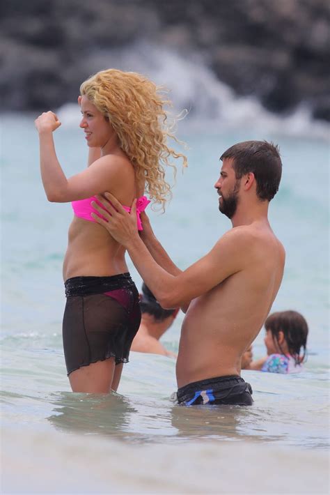 Shakira Hot Photos In Pink Bikini On Hawaii Beach ~ Hq Pixz