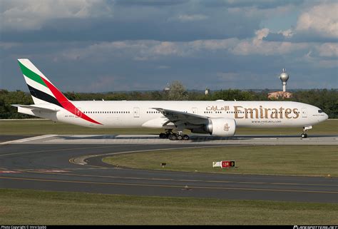 A6 EGJ Emirates Boeing 777 31HER Photo by Imre Szabó ID 1114255