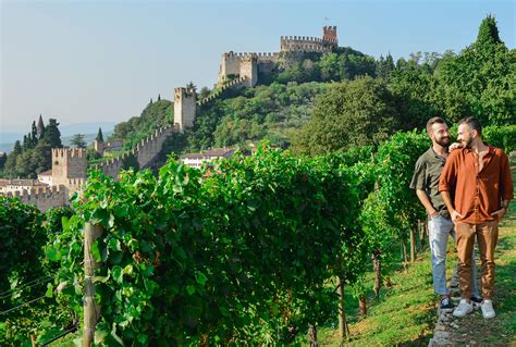 Guida Gay SOAVE Cosa Vedere Dove Dormire Migliori Locali Gay E