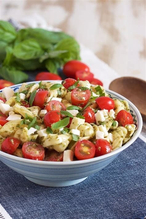 Easy Caprese Tortellini Salad Video The Suburban Soapbox