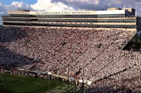 Penn State Students Sing Sweet Caroline At The Penn State Alabama