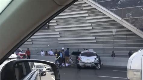 Car Pile Up Clogs Traffic On Dubais Sheikh Zayed Road News Khaleej