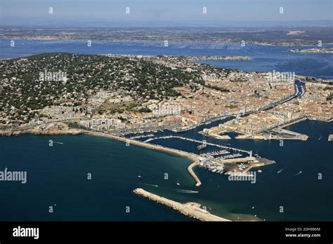 Sète sud est de la France vue aérienne de la ville et de ses canaux