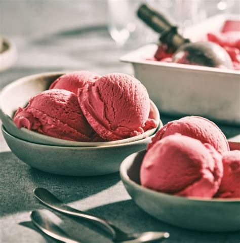 Recipe Hibiscus Passion Fruit Ice Cream From Great Scoops Figure